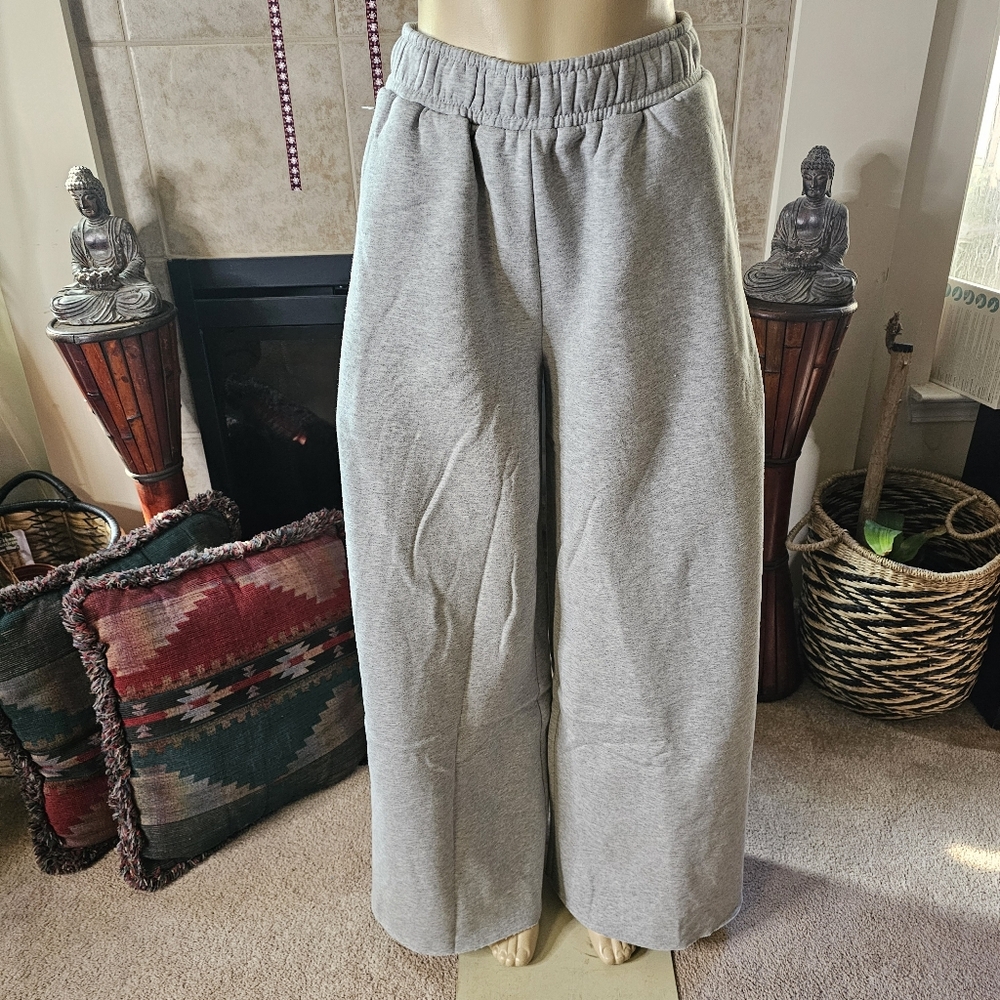 New No Vacancy SUPER Wide Grey Sweatpant Joggers. Size Medium. - Picture 3 of 6
